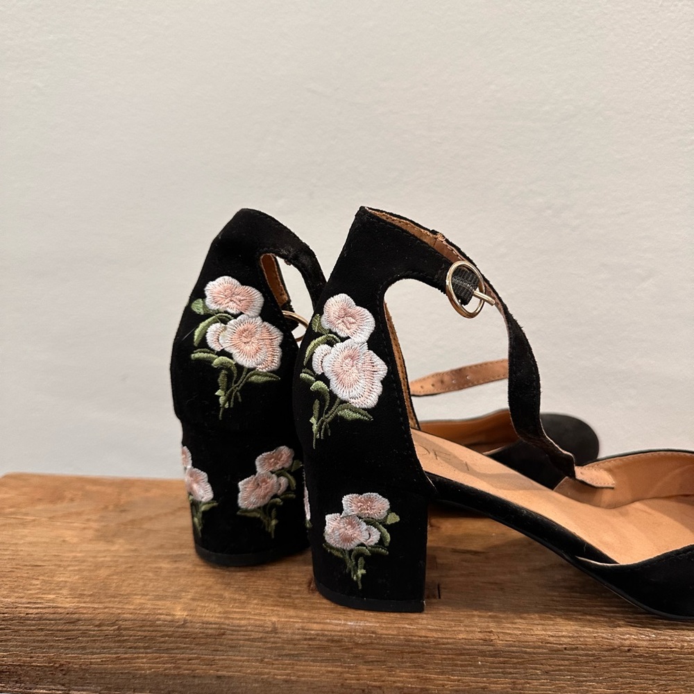 embroidered floral heel